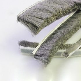   Szigetelő kefe 5 méteres üvegajtó szigetelés szürke 9x23 mm ajtókefe vitrin üveges szekrény szélfogó üvegajtó kefe