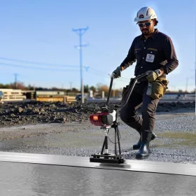   Benzines vibrációs betonlehúzó 122 cm 1,16 LE betonsimító alumínium gerendával