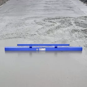  Kézi betonlehúzó és betonsimító 120 cm alumínium, beépített vízmértékkel és fogantyúval