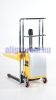 Elektromos hidraulikus kézi magasemelő 400 kg teherbírással 1200 mm felhajtható emelőlappal és villával, emelőasztal elektromos emelés, kézi mozgatás