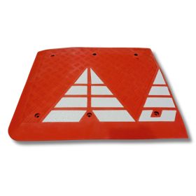   Forgalom lassító párna 180cm széles 150cm hosszú , fekvőrendőr végelem, 65 mm magas 900 mm széles 750 mm  hosszú forgalom lassító küszöb, B68 piros színben