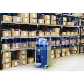   Gurulós polcos munkaasztal ferde munkalap, zárható, irattartóval, fiókkal 1270 x 500 x 500 mm