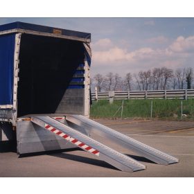   Perem nélküli mobil rámpa 300x35 cm 400 kg/db 800 kg/pár teherbírás 1 db Hordozható teherautó ipari rámpa munkagép személyemelő kisgép traktor