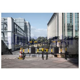 Műanyag kordon 138x100x38 cm fekete-sárga kordonoszlop korlát