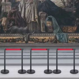   Kordon oszlop szett 6 db  fekete kivitel, kihúzható piros szalagos kordon rendszer 2 m hosszú 