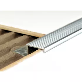AV Lépcsőszegély szögletes ezüst 08x2500 mm eloxált alumínium lépcsőprofil