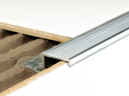 AV Lépcsőszegély szögletes ezüst 8x2500 mm eloxált alumínium lépcsőprofil