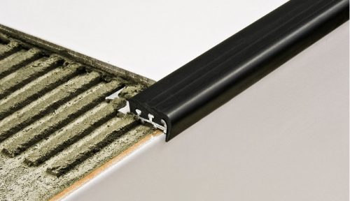 AV Lépcsőszegély alumínium 12,5x2700 mm fekete gumi borítással