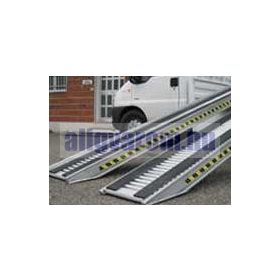 Ipari mobil rámpa 250 cm hossz. Teherbírás a tengelytáv függvényében 2500-16000 kg. Más méret kérésr