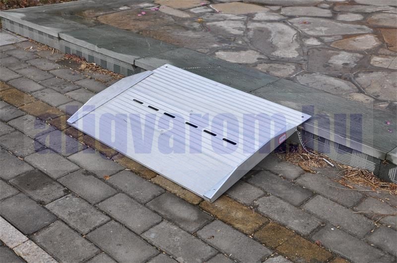 Mobil Rámpa 46 cm hosszú, kihelyezhető mobil rámpa 270kg teherbírás. Nag