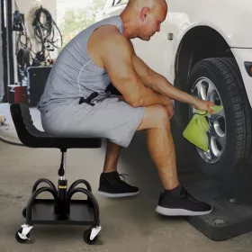   Állítható magasságú gurulós műhelyszék 135 kg teherbírás, fékezhető kerekekkel fekete