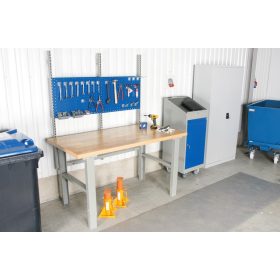 Műhelyasztal ipari kivitel 1600 mm 500 kg teherbírás állítható magasság 740-1100 mm 5 cm olajjal kez