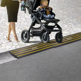   Gumi küszöbrámpa kábelcsatornával 122x40,5x6,5 cm 2 db felhajtó rámpa 15 tonna teherbírás