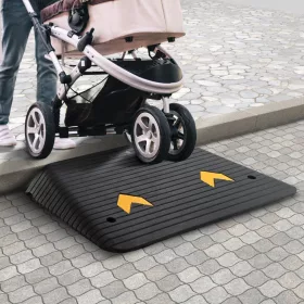   Gumi küszöbrámpa kábelfektető csatornával 902x620x102 mm 15 tonna teherbírású akadálymentesítő rámpa