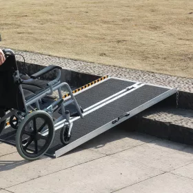   Összecsukható alumínium kerekesszék rámpa 122 cm 363 kg teherbírás, csúszásmentes hordozható küszöbrámpa