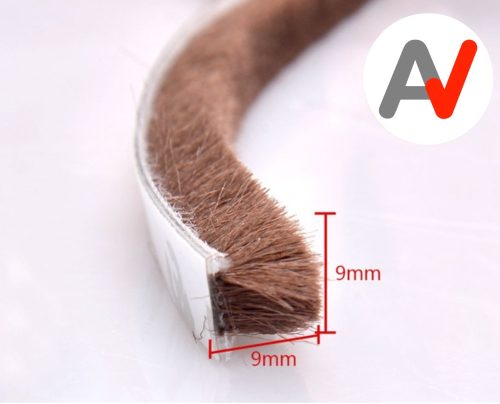 Öntapadós ajtószigetelő kefe, szélfogó üvegajtó kefe barna 9x9 mm ajtókefe vitrin tömítés