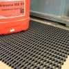 Ipari munkahelyi biztonsági szőnyeg fekete 120 cm széles méterenként rendelhető prémium kategóriájú