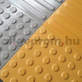  Taktilis útburkolati vezető elem vakok és gyengénlátók részére, sárga PVC-ből, 300x300x0,7 mm-es lap. M01 csík 