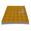 Taktilis útburkolati figyelmeztető elem vakok és gyengénlátók részére, sárga PVC-ből, 300x300x2,2 mm-es lap. M01 pont
