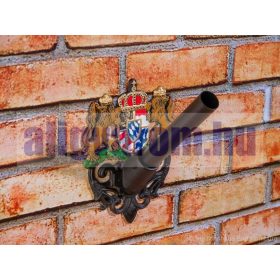   Díszes zászlórúd tartó  öntöttvas fali zászlótartó koronás díszitéssel